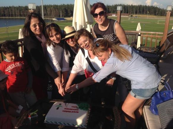 292305_529975397063118_764833534_n