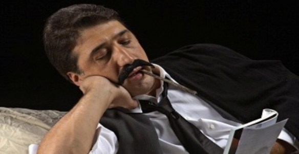 cem-davran-sanat-objesi-olarak-sanatci-projesi-icin-poz-verdi