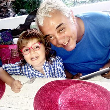 945762_10153104643090323_414842603_n